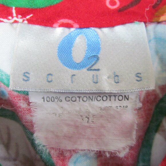 Scrub top winter theme - Picture 9 of 10